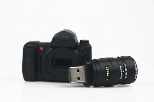 4GB USB looks like a DSLR camera