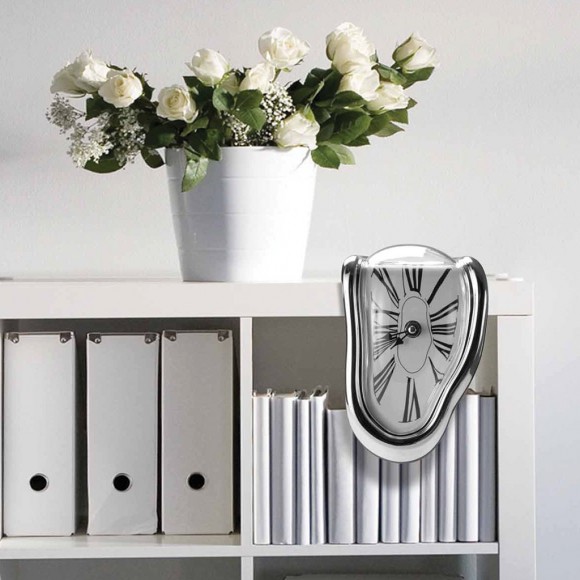 Melting-desk-clock_2