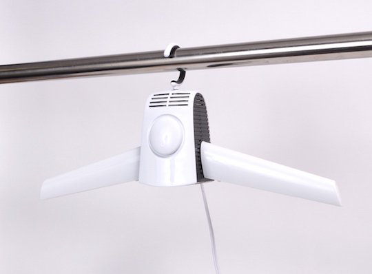 Hanger With Built-In Dryer Fan 2 electric-clothes-dryer-fan-hanger-thanko