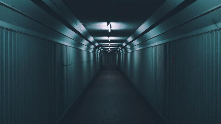escape room tunnel