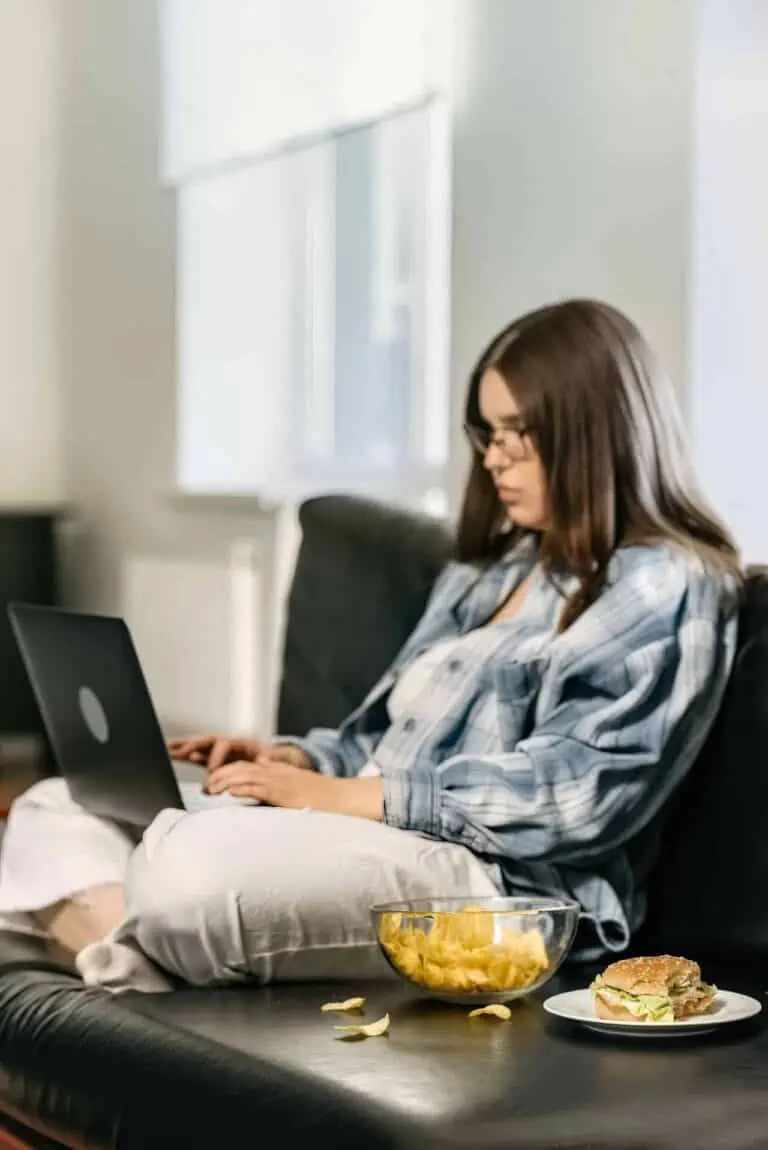 woman typing for her writing internship