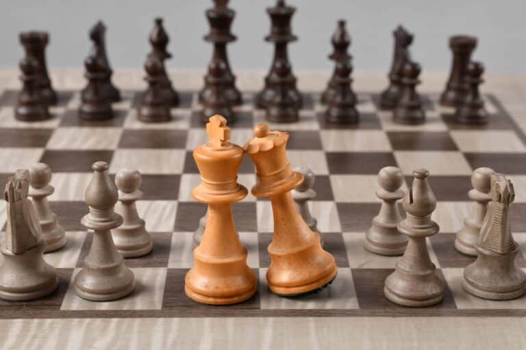 How Does The King Move In Chess