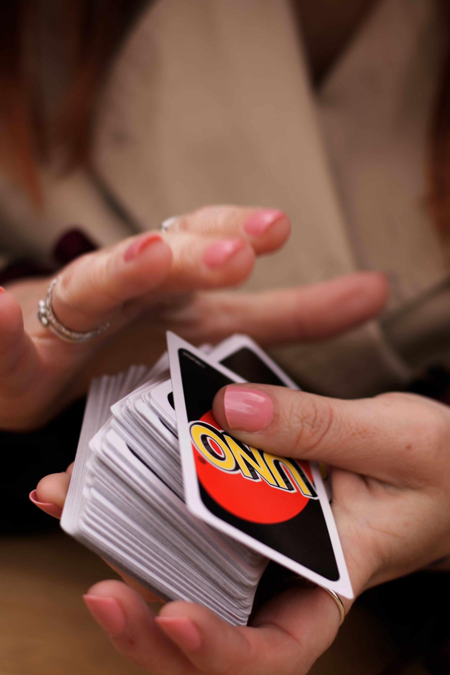 what does the shuffle hands card mean in uno
