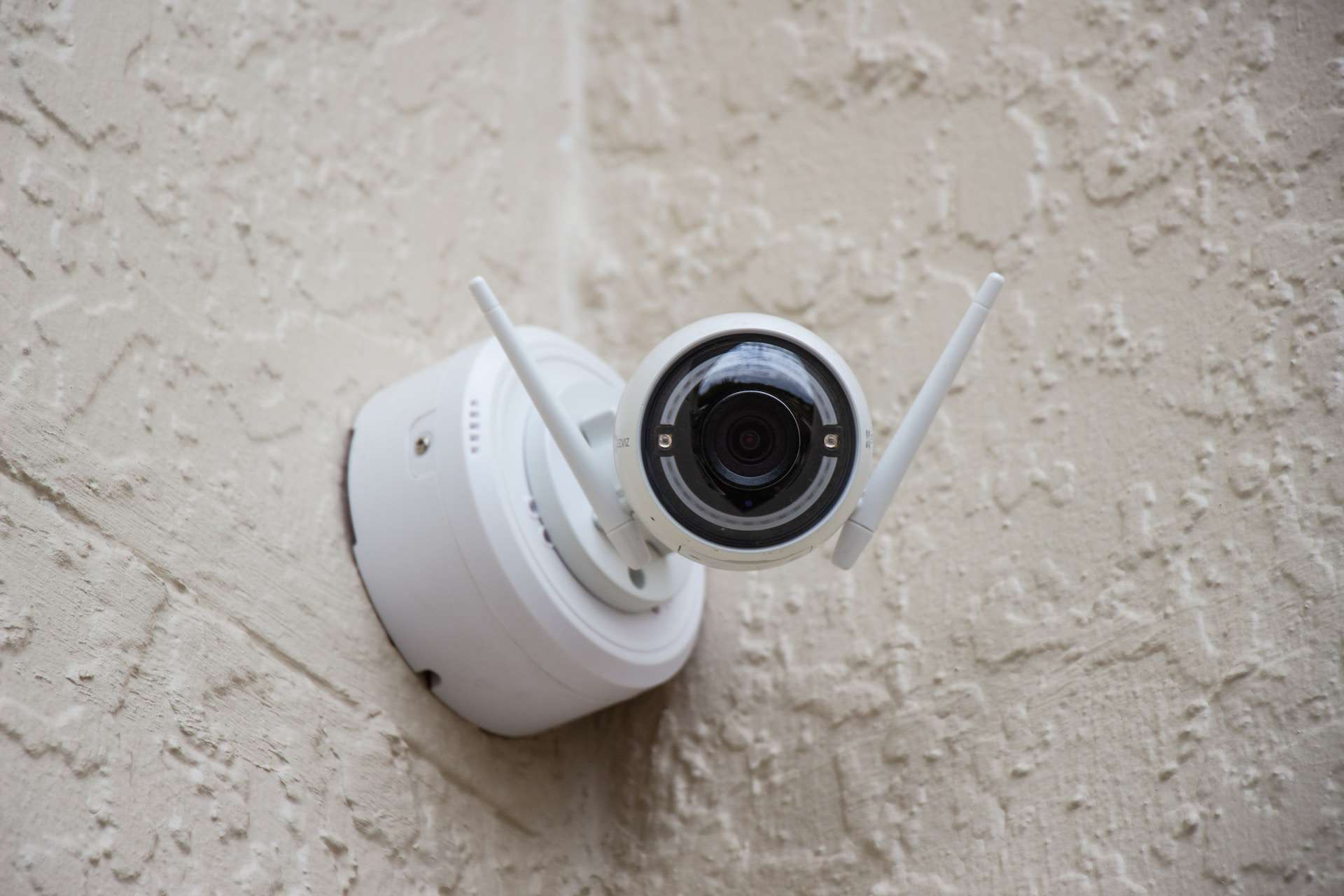 5 Smart Items You Need to Have at Home 5 Smart Security Camera