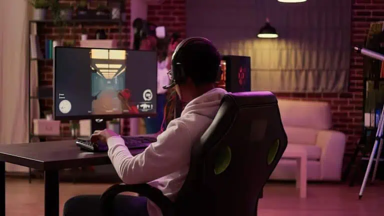 geek gamer playing rainbow six siege
