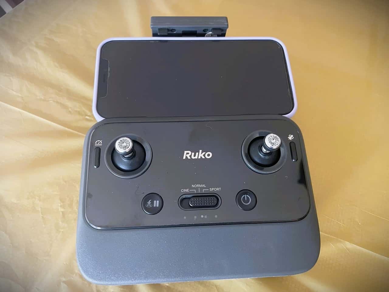 RUKO U11MINI 4K Drone Review 6 Ruko U11Mini 4K Drone Remote With Phone