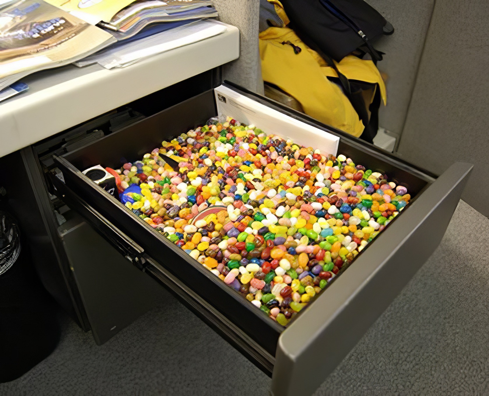 17 Office Pranks That Won't Get You Fired (Probably) 18 funny office pranks 17