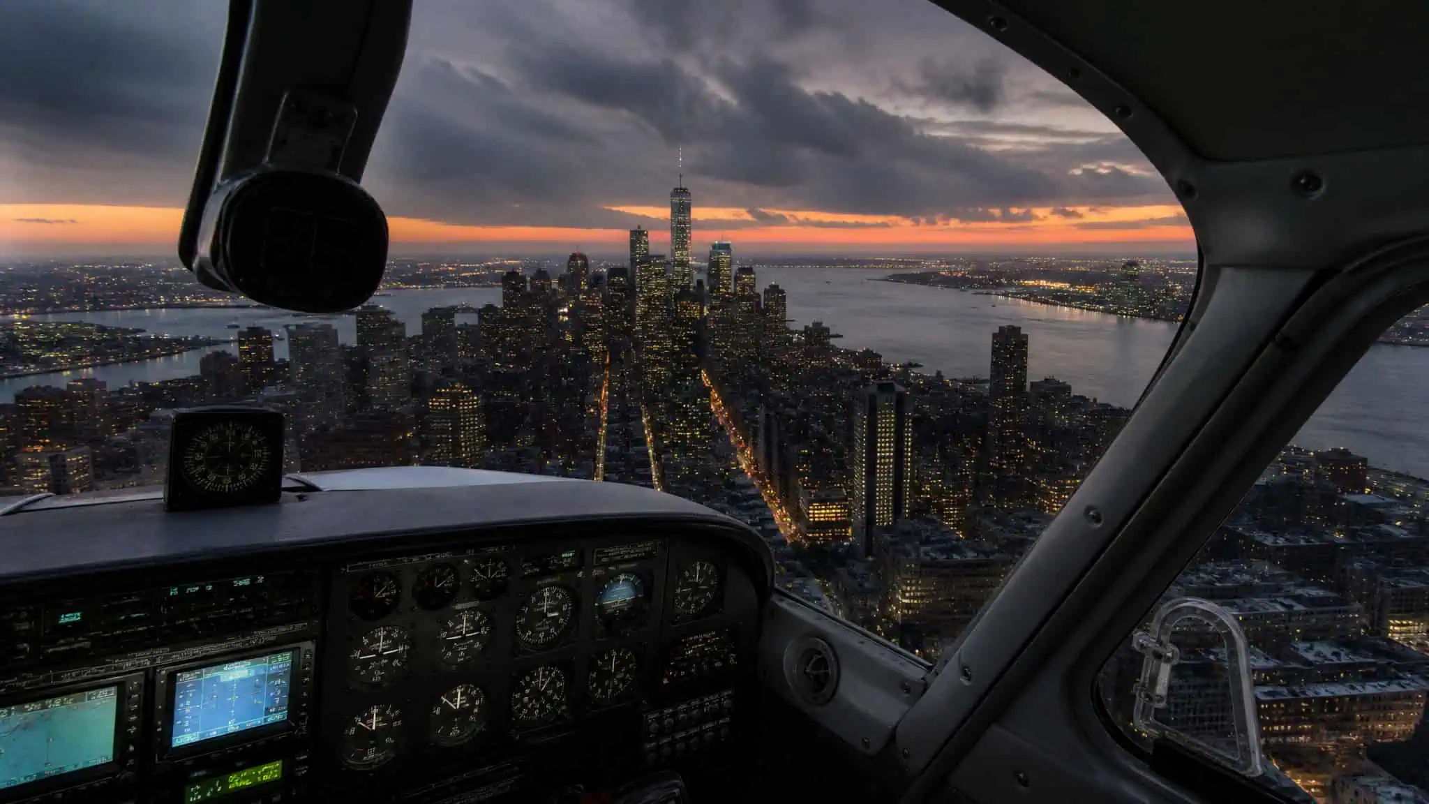 X-Plane 12 cockpit view over Manhattan with real weather showing CPU bottleneck