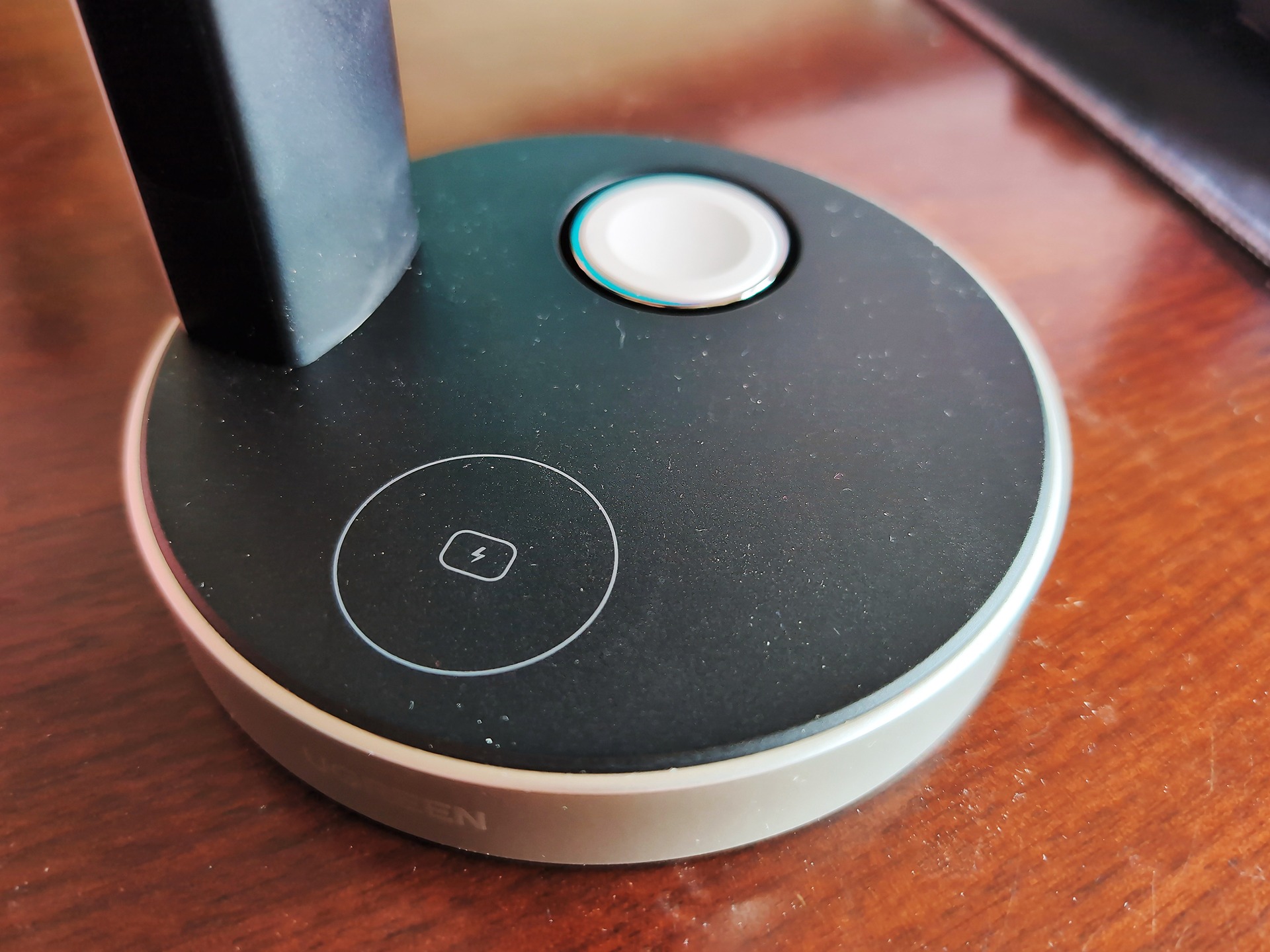 UGREEN MagFlow Pro 3-in-1 Magnetic Wireless Charger Review: I Replaced My Google Dock With It 3 UGREEN MagFlow Pro 3 in 1 Magnetic Wireless Charger Review 2