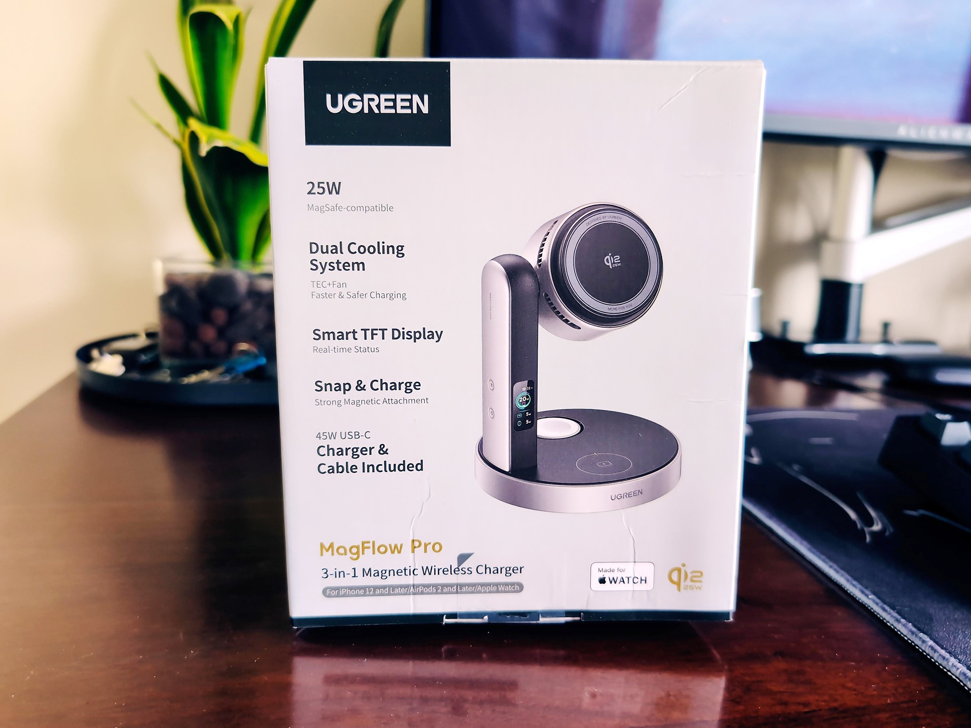UGREEN MagFlow Pro 3-in-1 Magnetic Wireless Charger Review: I Replaced My Google Dock With It 5 UGREEN MagFlow Pro 3 in 1 Magnetic Wireless Charger Review 4
