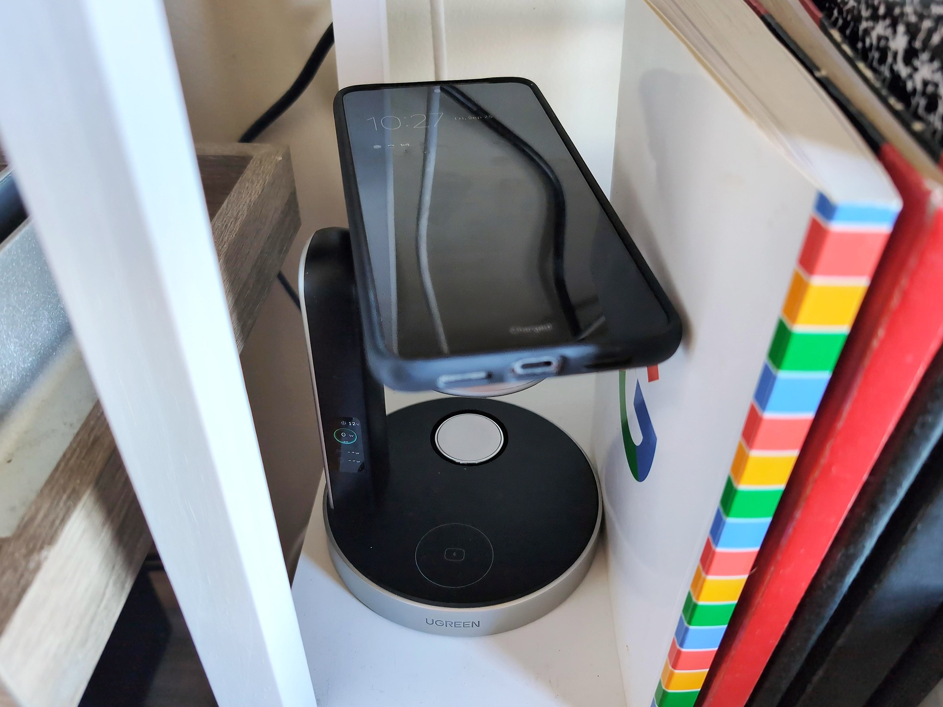 UGREEN MagFlow Pro 3 in 1 Magnetic Wireless Charger Review 5