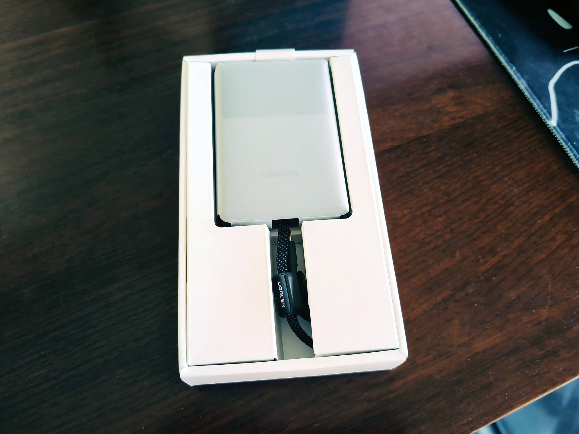 UGREEN MagFlow Pro Power Bank Review: Liquid Cooling That Works (Just Not on Your Phone) 3 UGREEN MagFlow Pro Power Bank Review 2