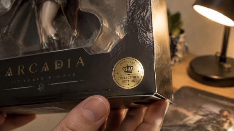 Close-up of Arcadia 1/7 scale figure box from GeekExtreme, showcasing collector's edition packaging and detailed design.